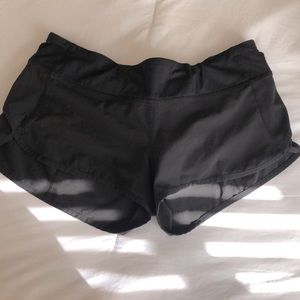 Lulu speed High rise 4’ running shorts